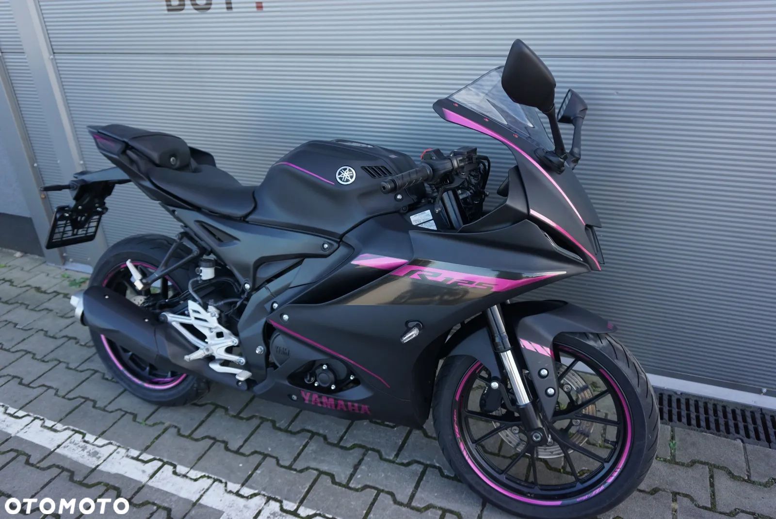 Yamaha YZF - 1