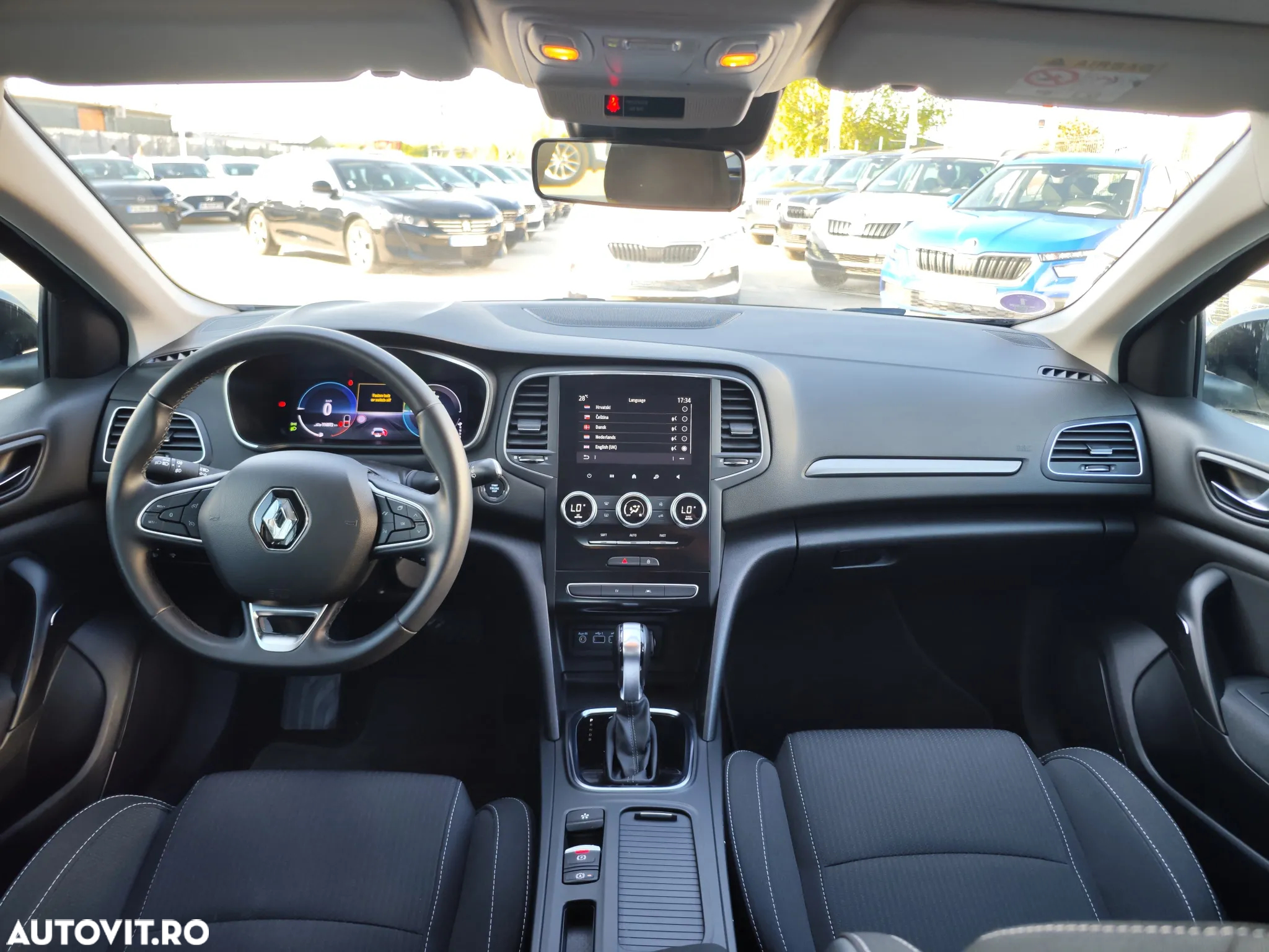Renault Megane Grandtour E-TECH Plug-in 160 BUSINESS EDITION - 8