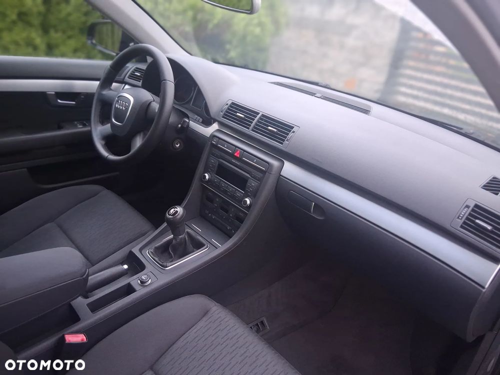 Audi A4 Limousine - 6