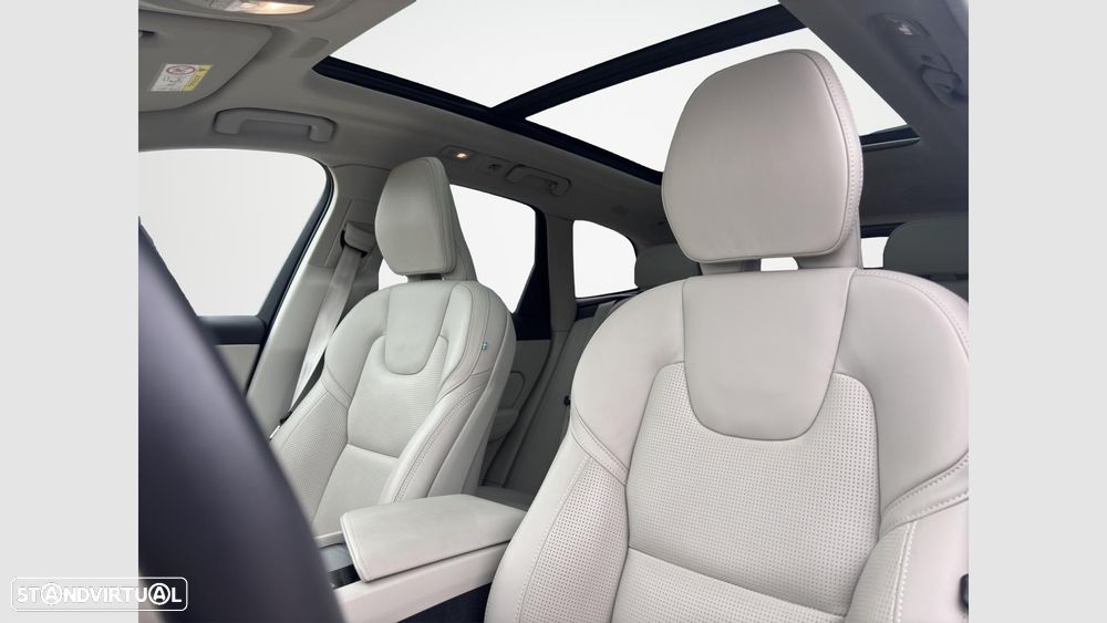 Volvo XC 60 2.0 T6 PHEV Ultra Dark AWD - 12