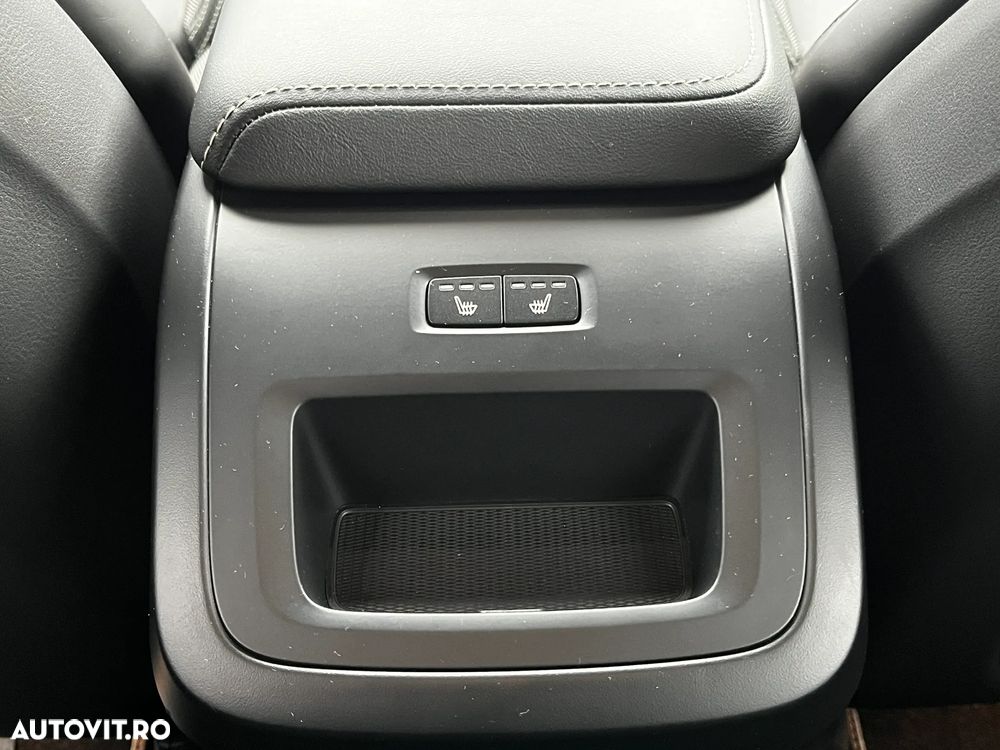 Volvo XC 60 B4 MHEV AT8 FWD R-Design - 14