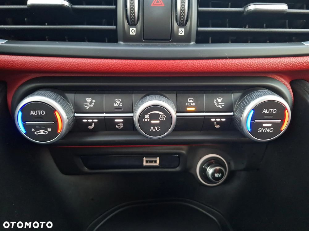 Alfa Romeo Giulia 2.0 Turbo 16V AT8-Q4 Ti - 22