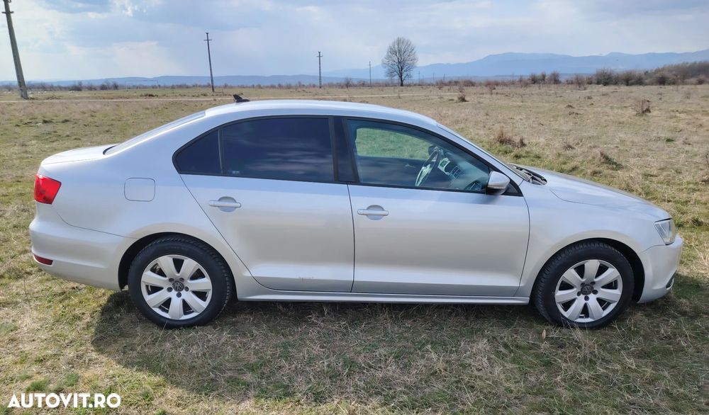 Volkswagen Jetta 1.6 TDI Comfortline - 6