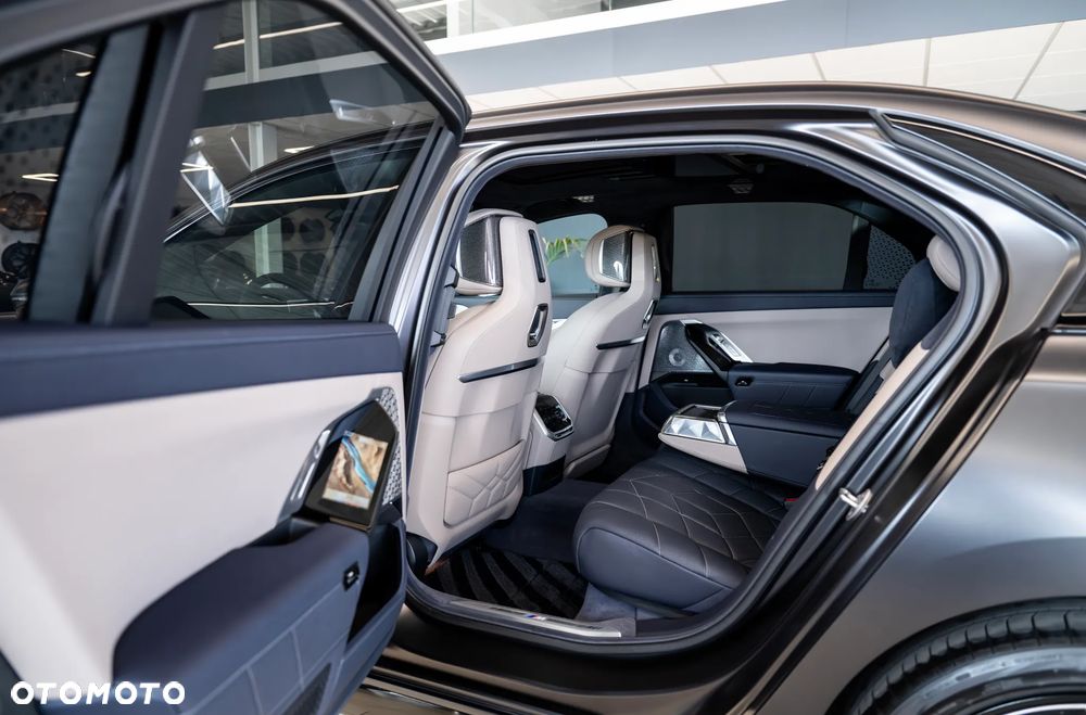 BMW Seria 7 740d xDrive sport - 25