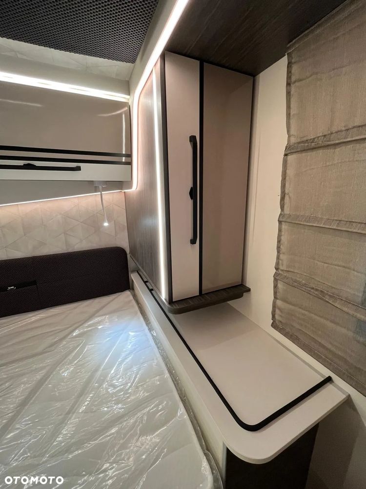 McLOUIS MC4 881 Model 2026 - 26