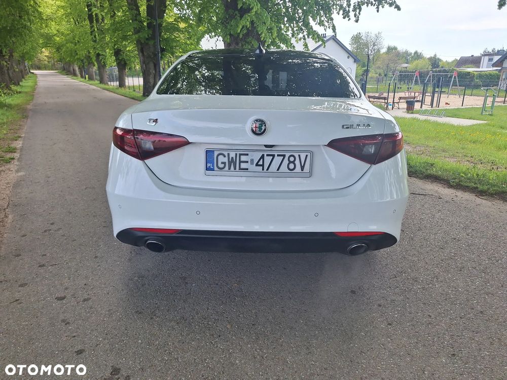 Alfa Romeo Giulia 2.0 Turbo TI Q4 - 8
