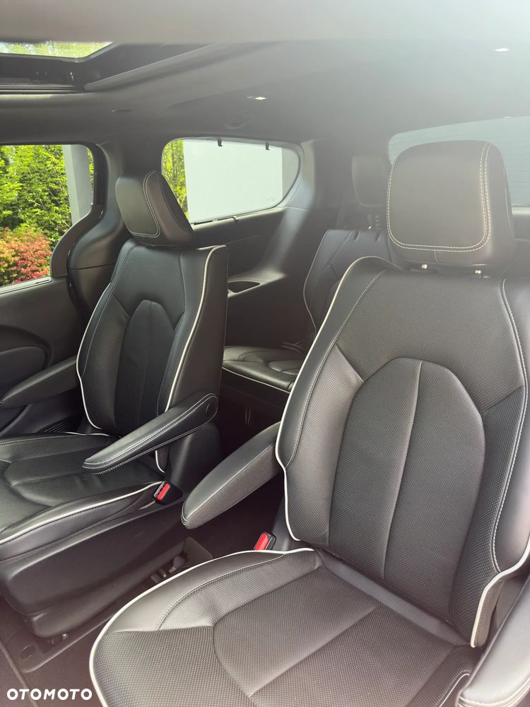 Chrysler Pacifica - 15