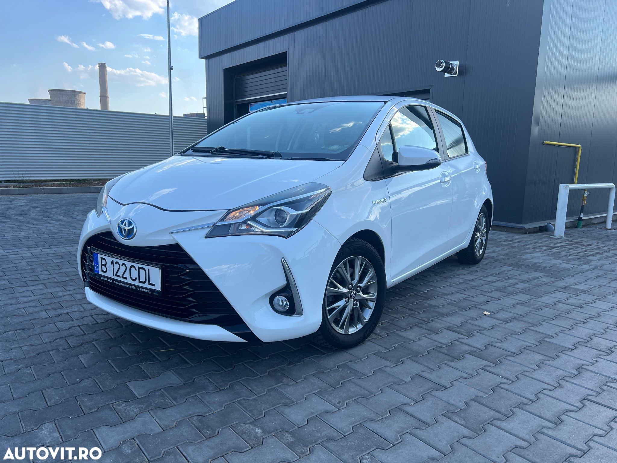 Toyota Yaris 1.5 VVT-i HSD Dynamic - 1