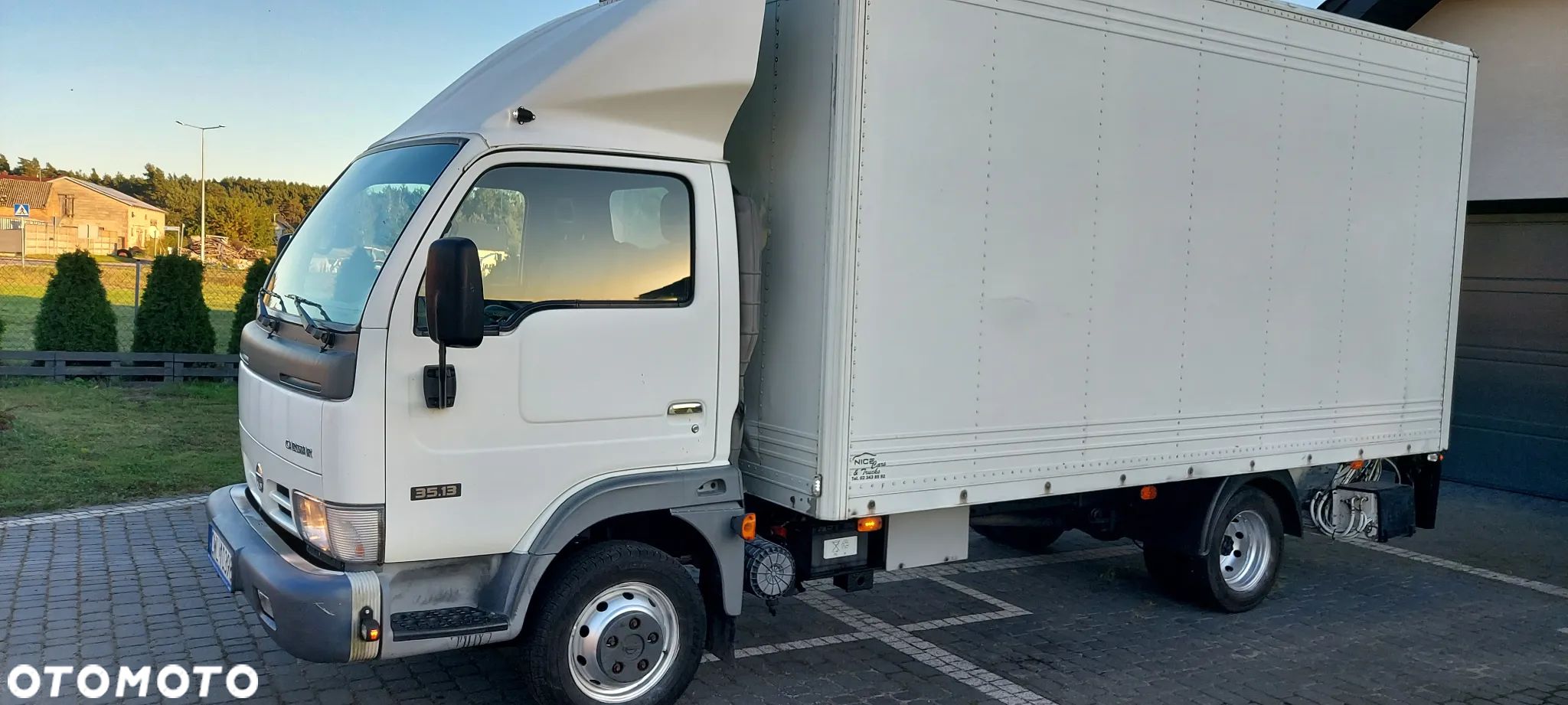 Nissan Cabstar - 1