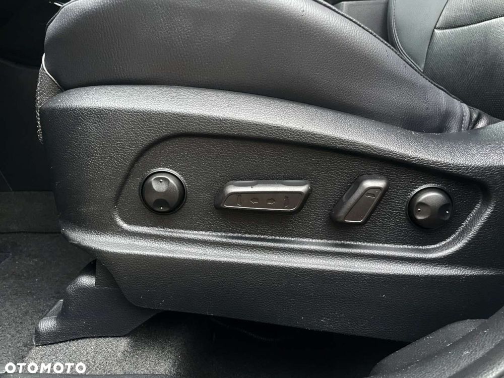 Kia Carens - 33