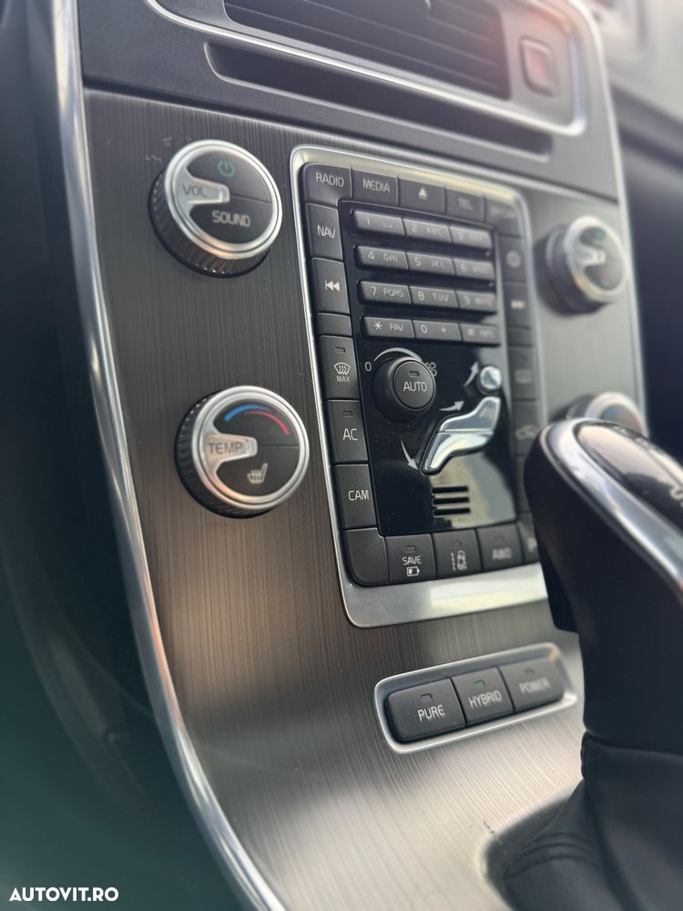 Volvo V60 D6 Plug-In-Hybrid AWD Geartronic Momentum - 6