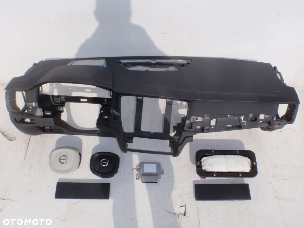 VOLVO V90 S90 DESKA KONSOLA KOKPIT PULPIT PÓŁKA PARAPET SKÓRA PODUSZKI POWIETRZNE KIEROWCY PASAŻERA KOLAN PODUSZKA POWIETRZNA KOLANOWA KURTYNA KURTYNY AIR BAG FOTELA W FOTEL AIRBAG PASY PAS USA  KANADA - 7