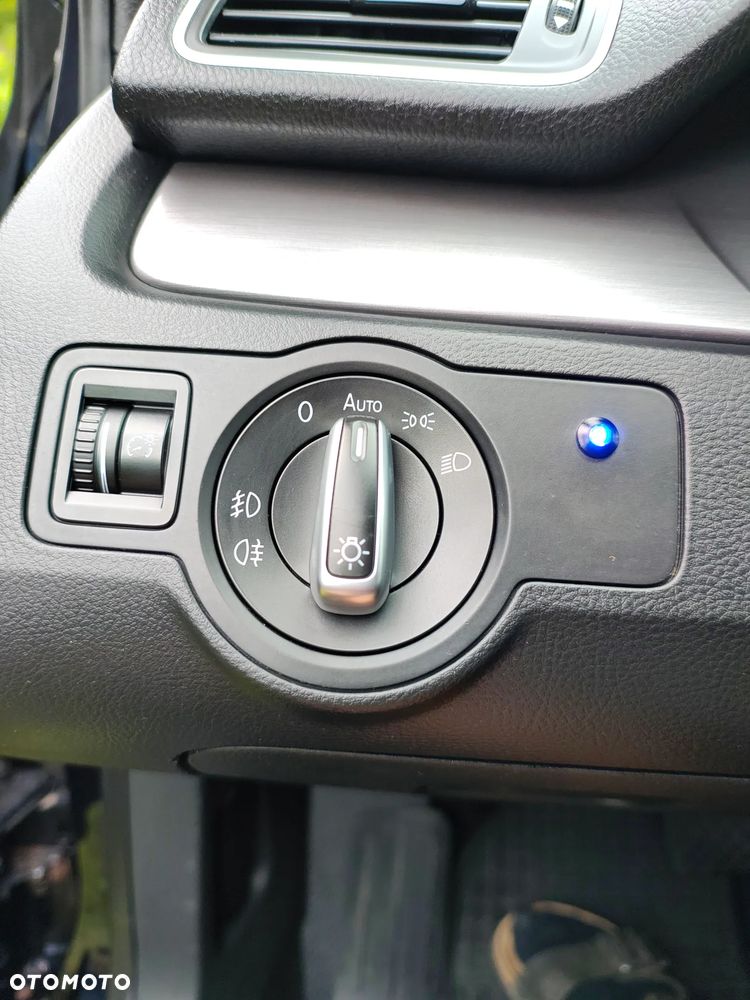 Volkswagen Passat - 19
