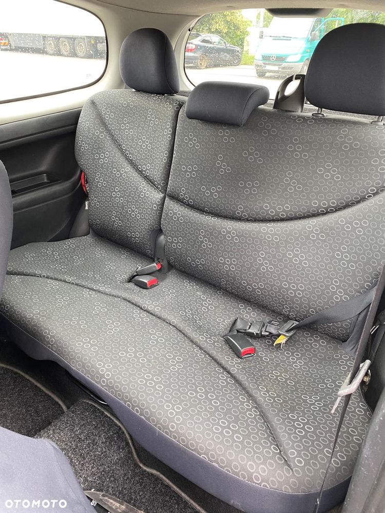 Toyota Yaris 1.3 Blue - 23