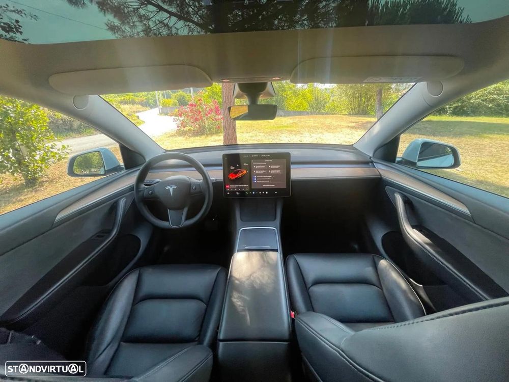 Tesla Model Y Long Range Dual Motor AWD — fotografia 19