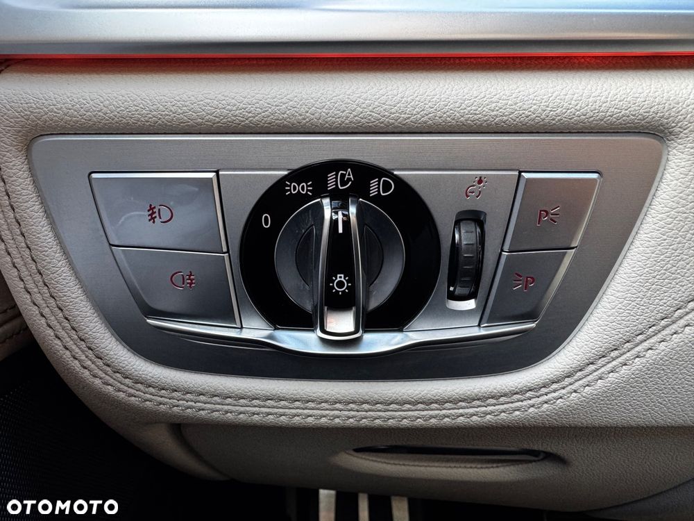 BMW Seria 7 740d xDrive - 33