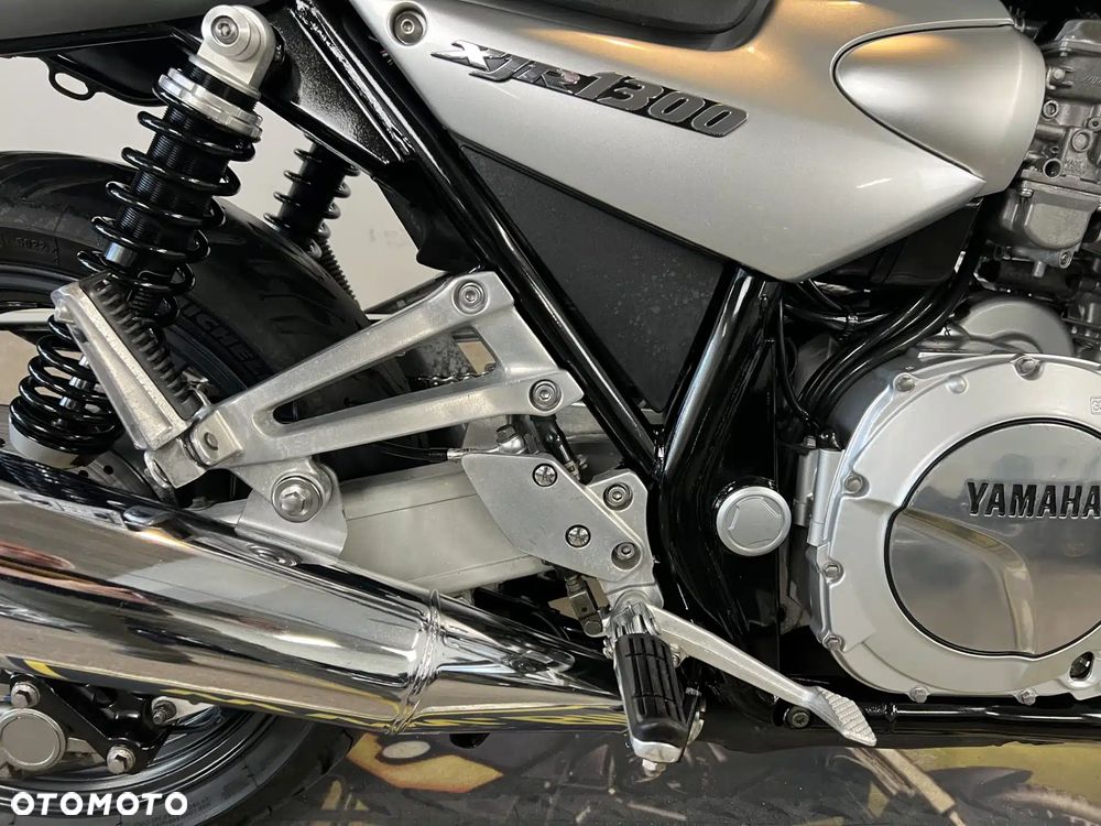 Yamaha XJR - 17