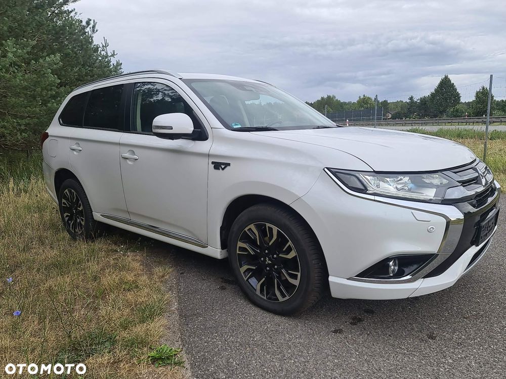 Mitsubishi Outlander 2.0 4WD Plus - 5
