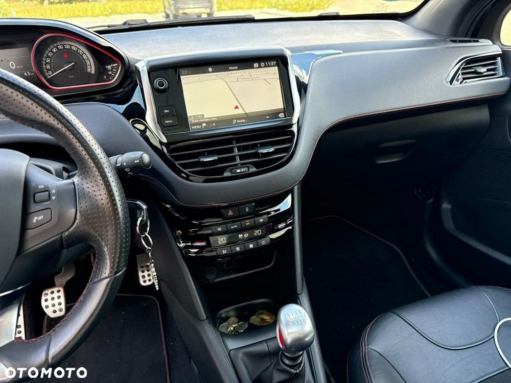 Peugeot 208 - 33