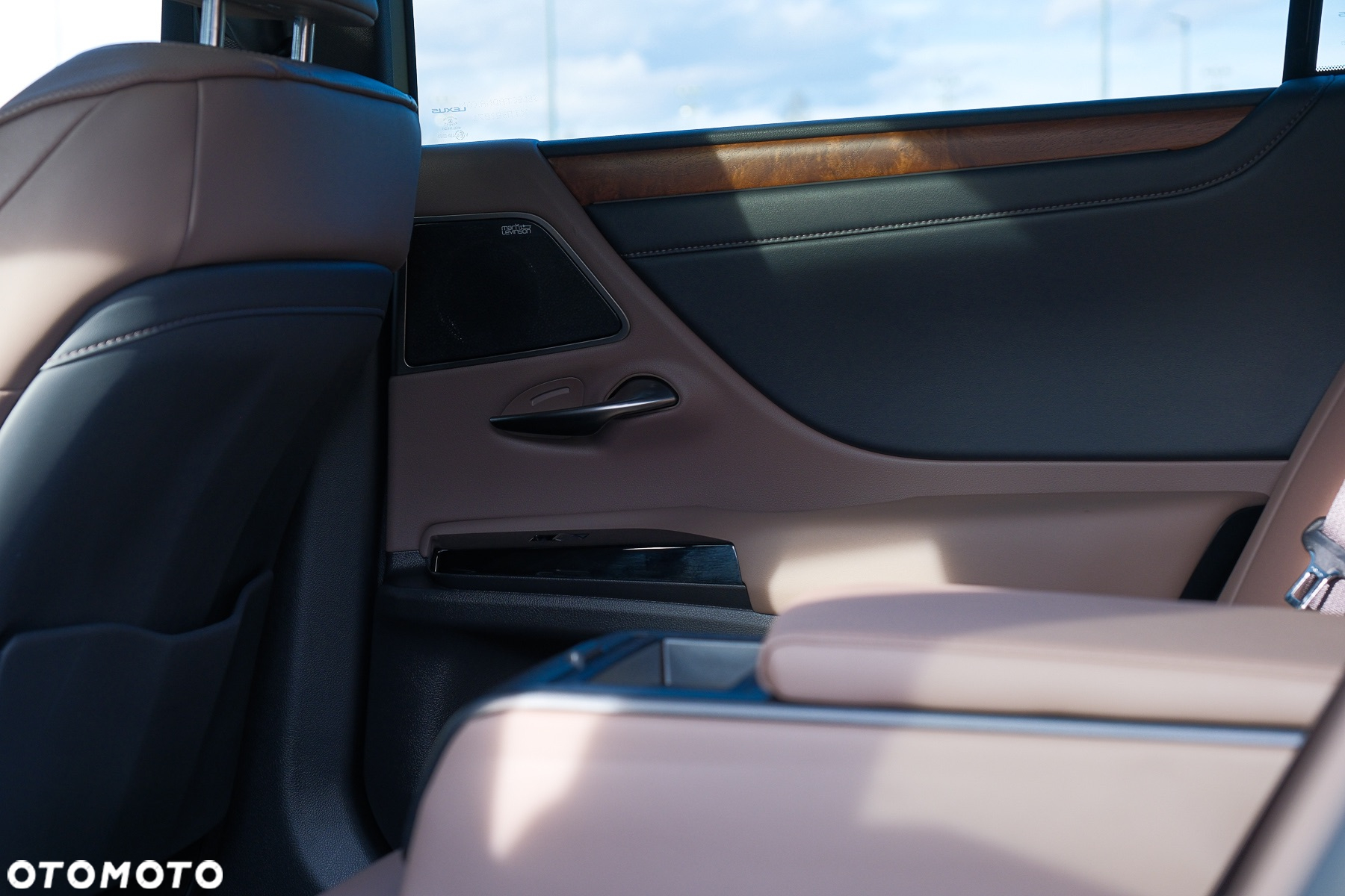 Lexus ES 300h Prestige - 29