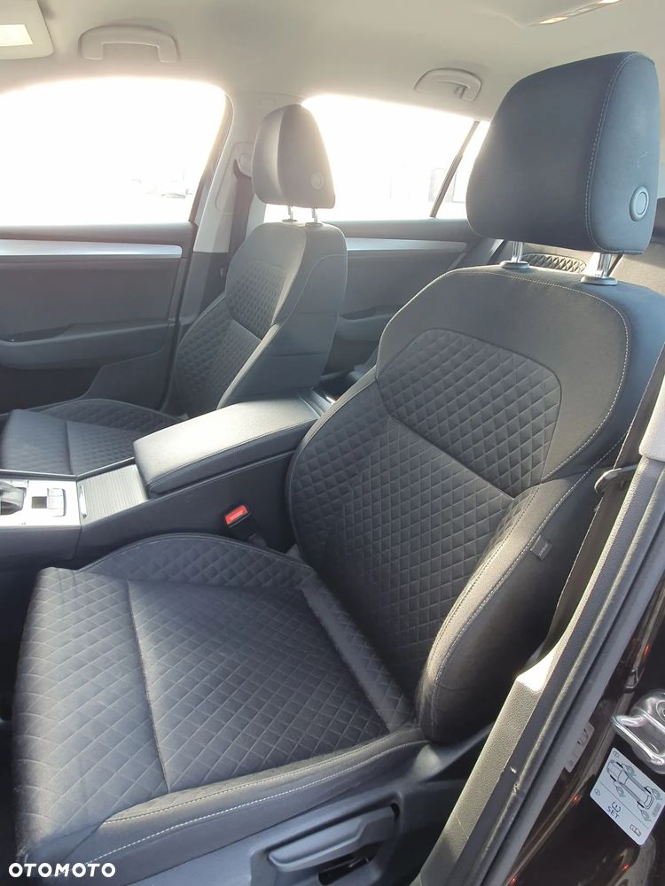 Skoda Superb 2.0 TDI SCR Ambition DSG - 8