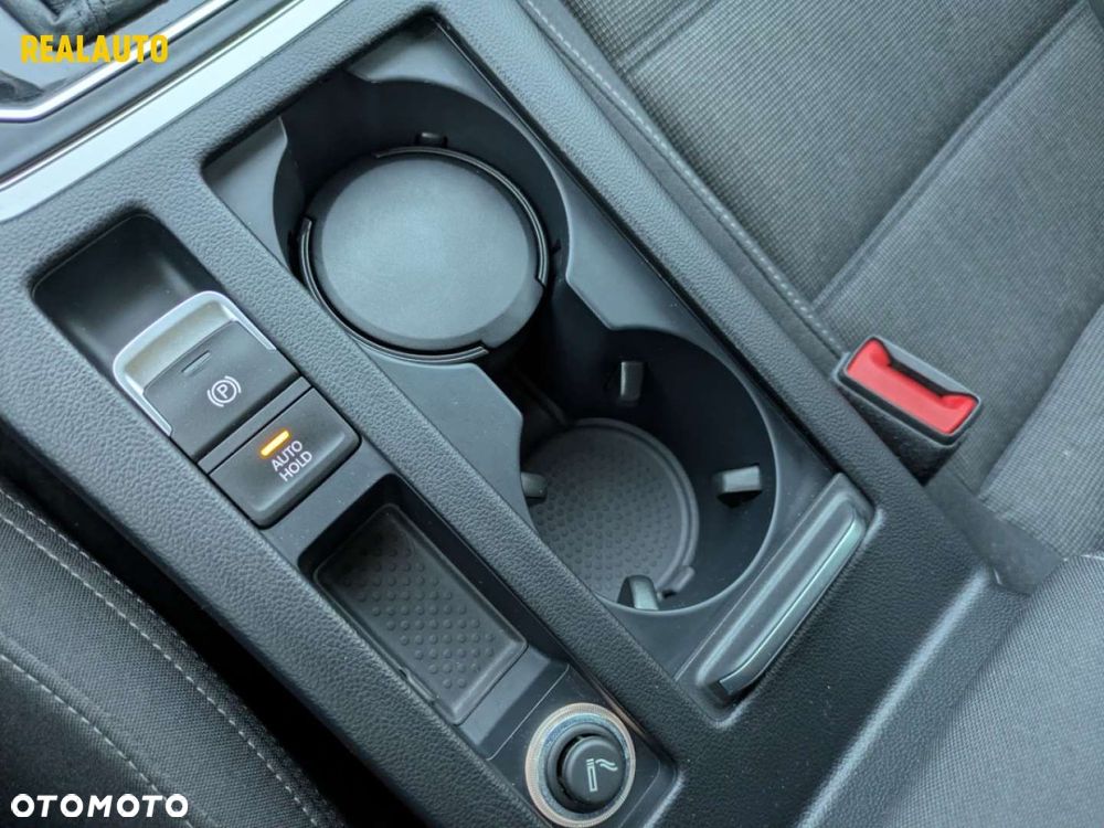 Volkswagen Passat - 8