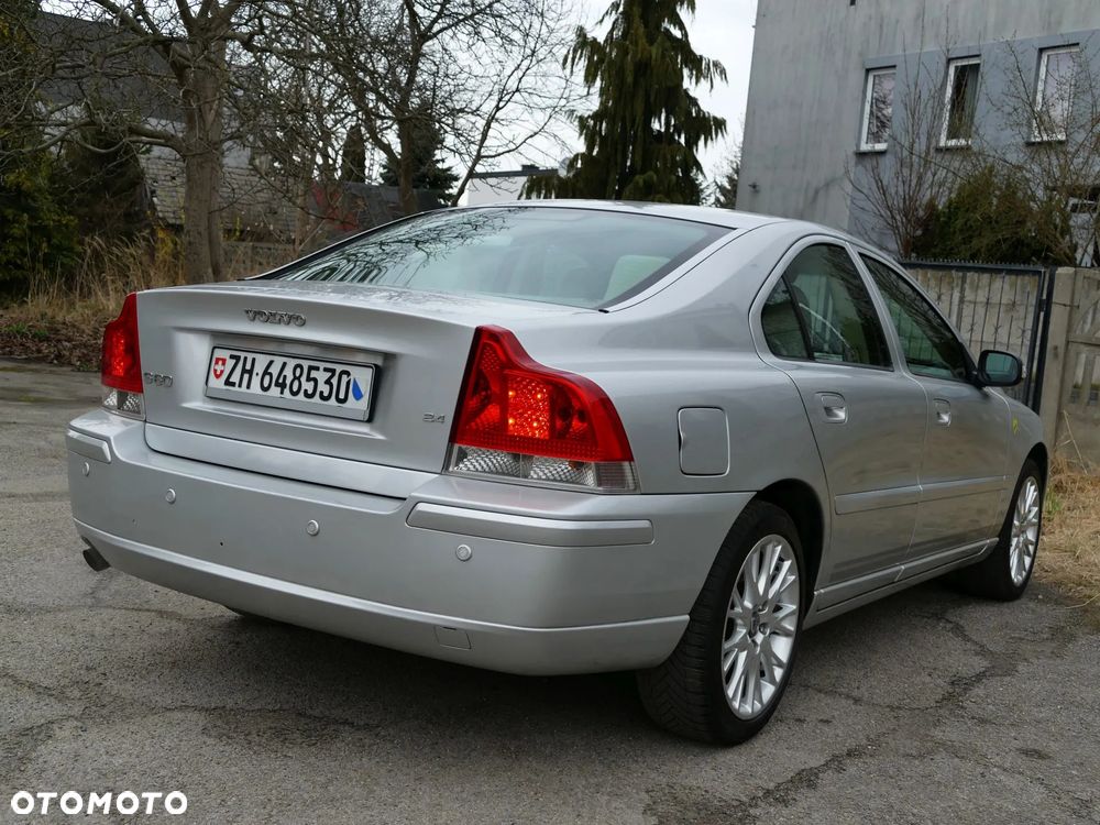 Volvo S60 2.4 Momentum - 4