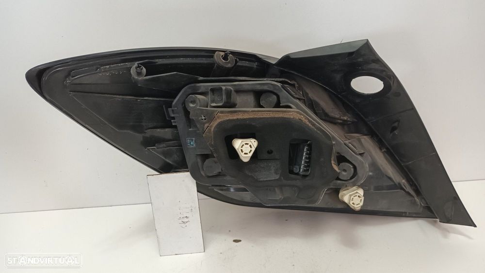 FAROLIM TRASEIRO DIREITO OPEL ASTRA H GTC 2006 - 1