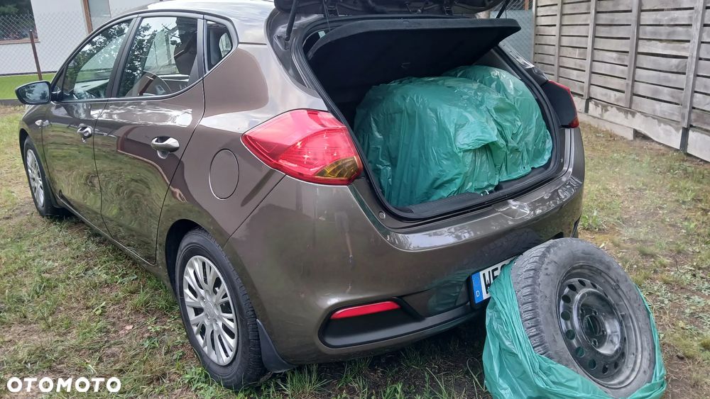 Kia Ceed - 11