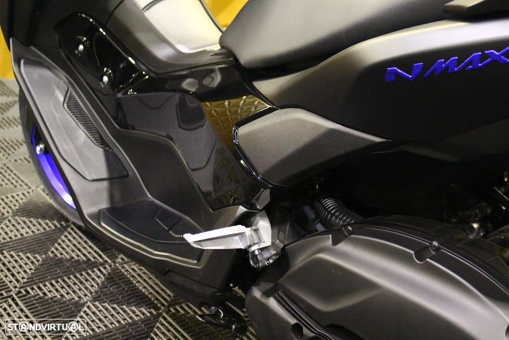 Yamaha NMAX Black Edition - 12