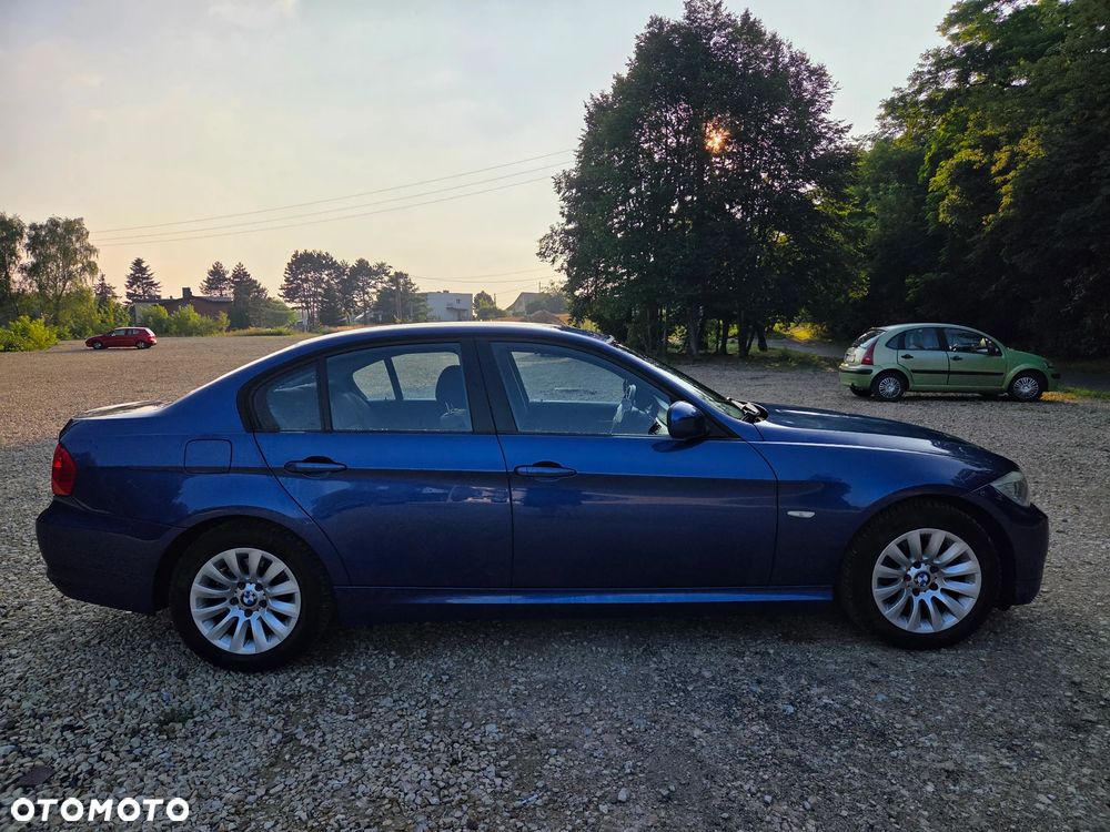 BMW Seria 3 318i - 4