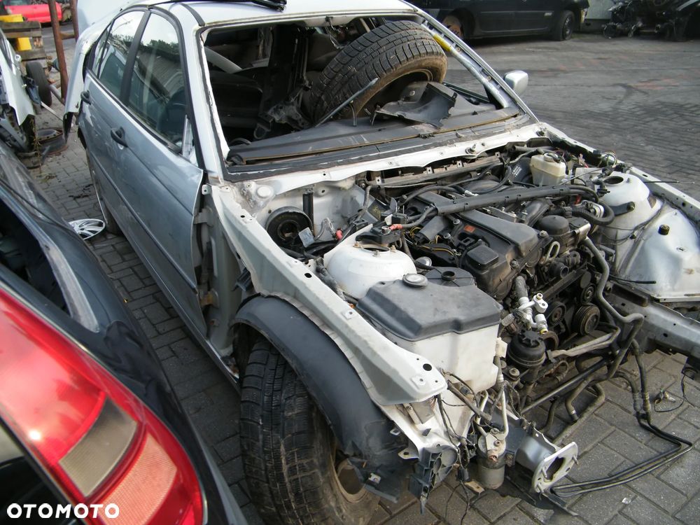 BMW E46 (01-05r.) 2.0B 141KM.Silnik N42B2A  Skrzynia S5D250G-TBDH Lakier 354 – Titan Silver. Cały na części GWARANCJA !!!  Przód Tył Zestaw Komplet Drzwi Klapa Zderzak Błotnik Maska Grill Atrapa Szyba Pas Lampa Lusterko Boczki Fotel Kanapa Kokpit Deska Rozdzielcza Przełącznik Włącznik Sterownik Przewody Wiązka Instalacja Moduł Komputer Czujnik Listwa Pompa Alternator Wtryski Głowica Rozrusznik Kompresor Sprzęgło Dwumas Silnik Skrzynia ABS Klimatyzacji Paliwa Wspomagania Kolektor Turbina Przepustnica Zawór Chłodnica Koło Hak Belka Sanki Zawieszenie Mcpherson Półoś Amortyzator Wydech Tłumik Zacisk Most - 4