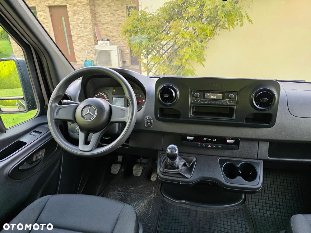 Mercedes-Benz Sprinter - 15