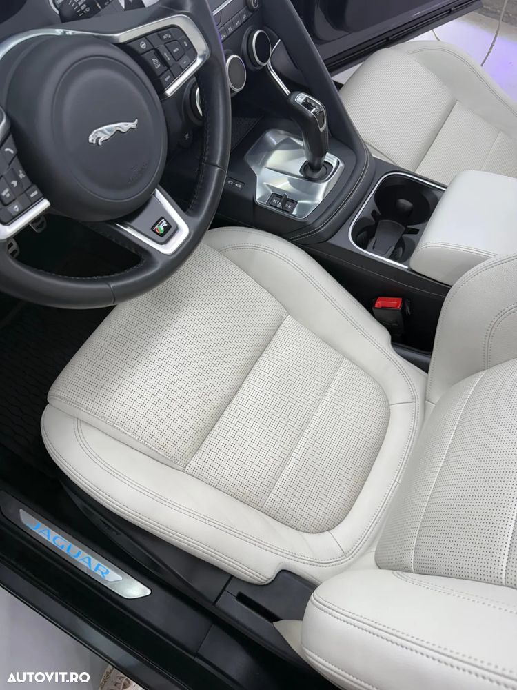 Jaguar E-Pace P250 AWD R-Dynamic HSE - 4