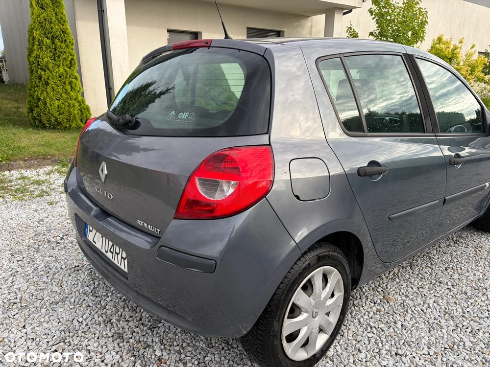 Renault Clio 1.4 16V Expression - 11