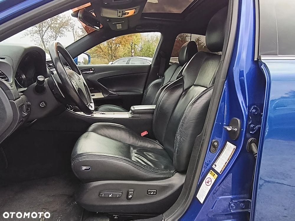 Lexus IS F Sport - 15