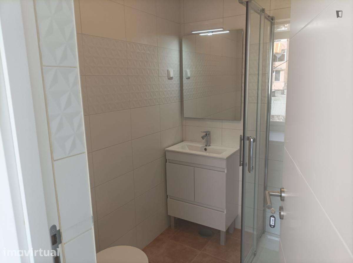 Quarto - localizado em Alameda Lisbon - Grande imagem: 2/16