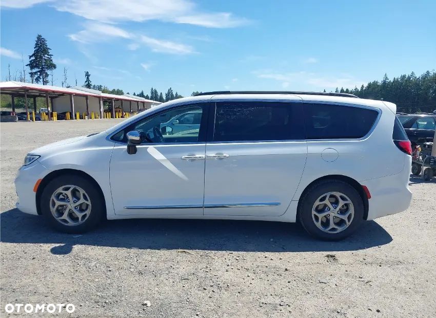 Chrysler Pacifica - 3