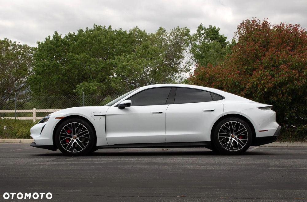 Porsche Taycan - 7