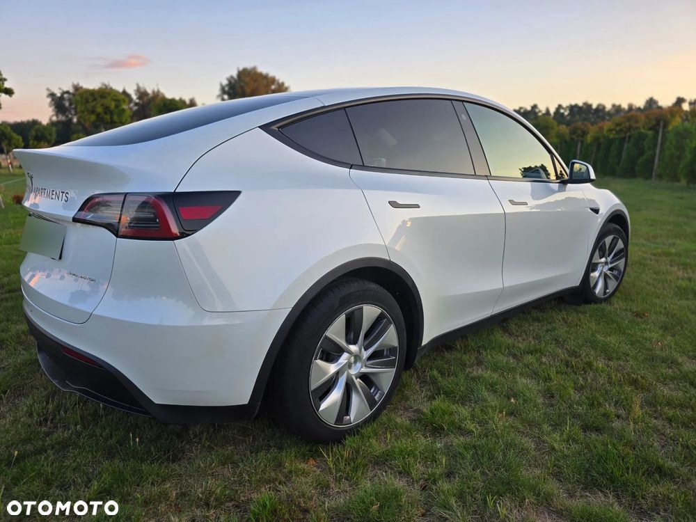 Tesla Model Y - 5