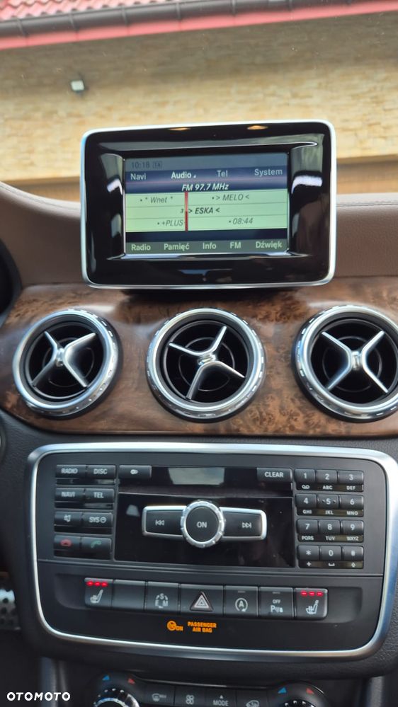 Mercedes-Benz GLA 200 7G-DCT AMG Line - 25