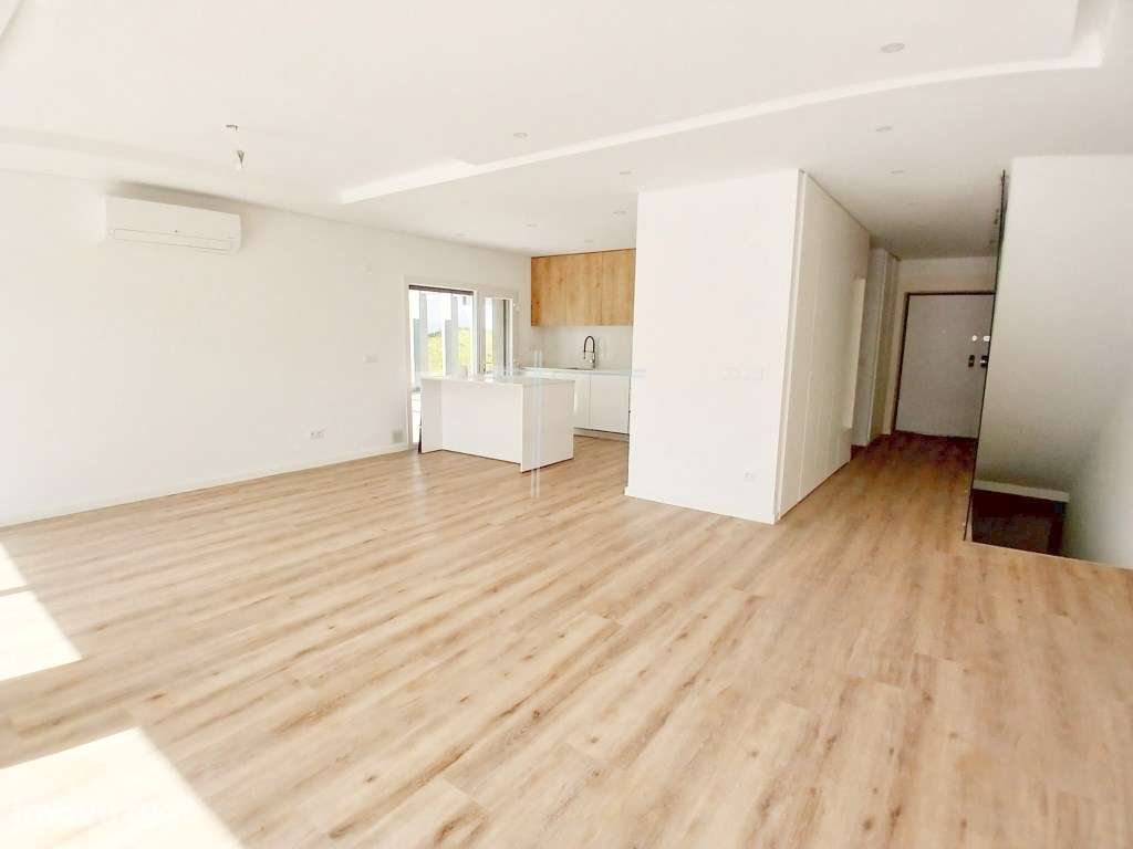 Moradia geminada T4+1, arquitetura contemporânea com piscina - Alto... - Grande imagem: 5/52