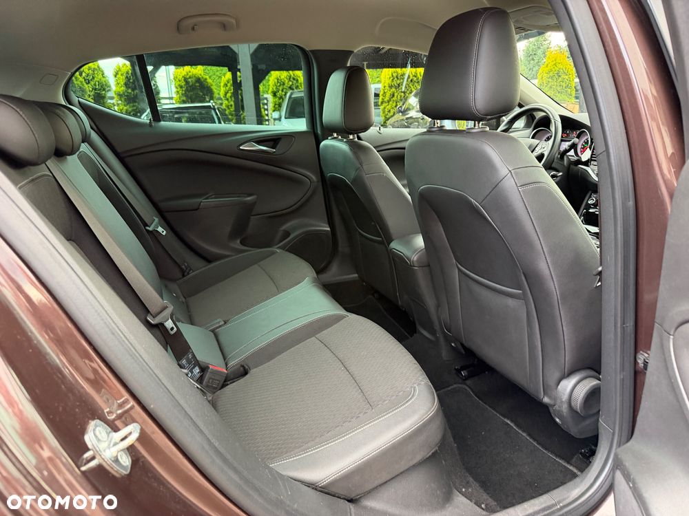 Opel Astra 1.4 Turbo Innovation - 23
