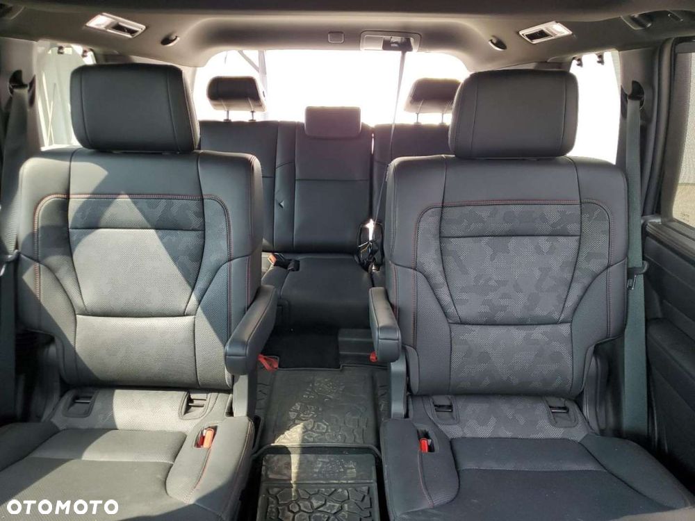 Toyota Sequoia - 5