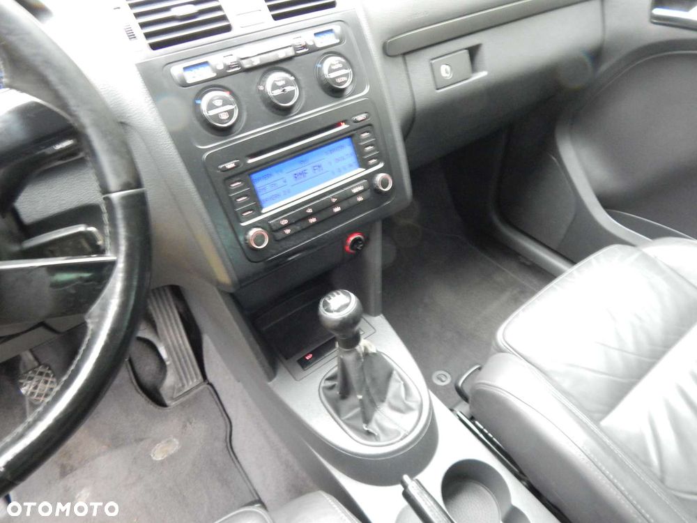 Volkswagen Touran 2.0 TDI Highline - 16