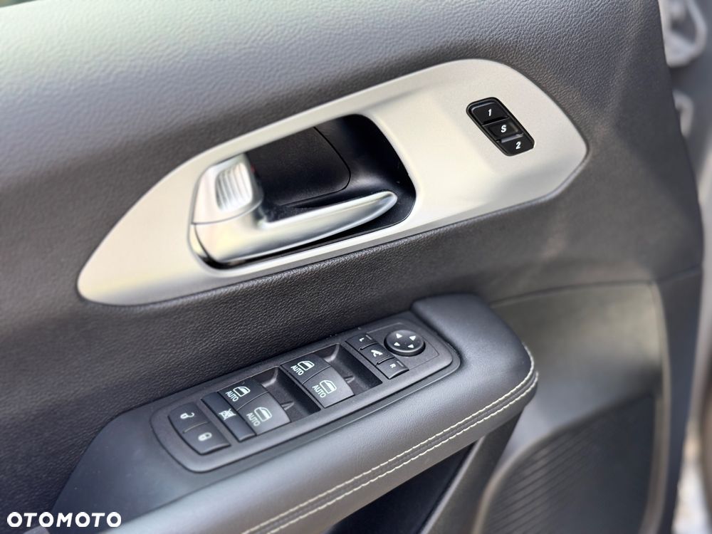 Chrysler Pacifica - 11