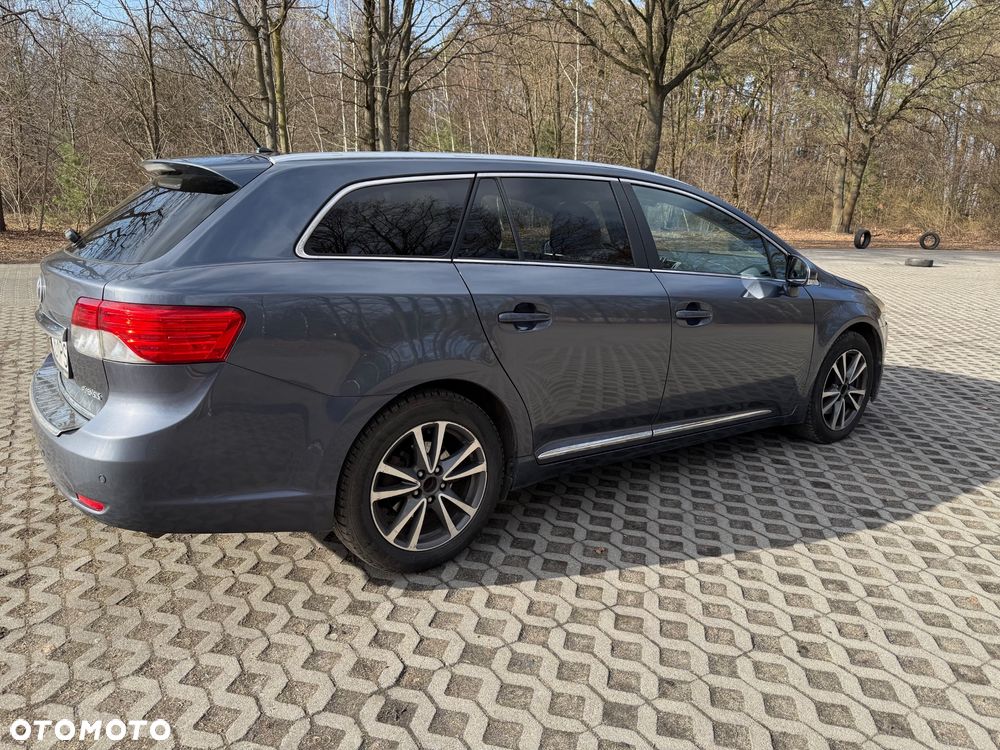 Toyota Avensis 2.2 D-4D Premium - 9