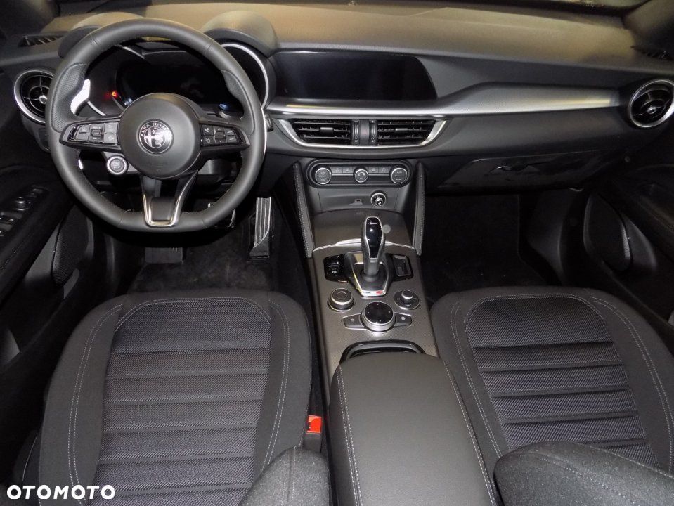 Alfa Romeo Stelvio - 17