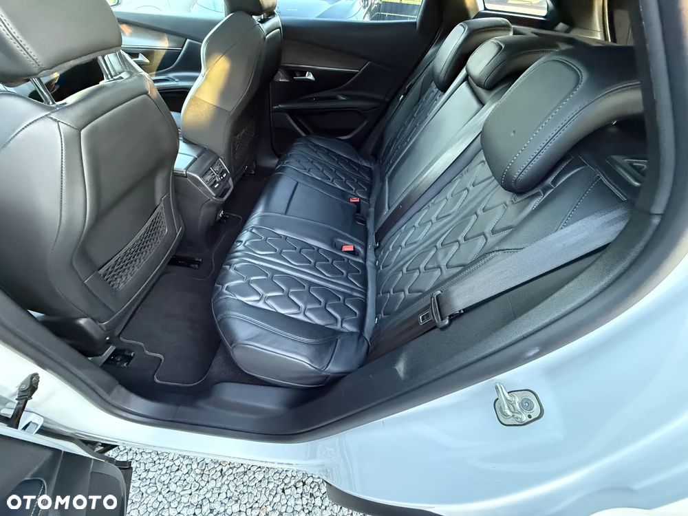 Peugeot 3008 Hybrid 225 e-EAT8 GT Pack - 28