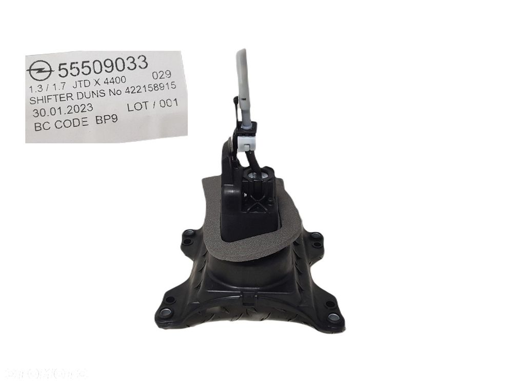 FABRYCZNIE NOWA ORYGINALNA PROWADNICA GAŁKA DZWIGNIA ZMIANY 6 BIEGÓW MANUAL CORSA E 14-25  55509033 - 1